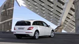 Mercedes klasy R 2011 - wersja przedłużona - widok z tyłu