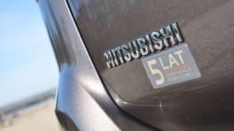 Mitsubishi Outlander 2.2 DID Intense Plus 4WD - galeria redakcyjna - emblemat