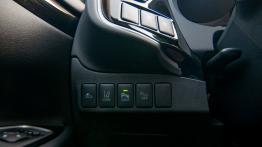 Mitsubishi Outlander PHEV Facelift (2016) - galeria redakcyjna - panel sterowania pod kierownicą