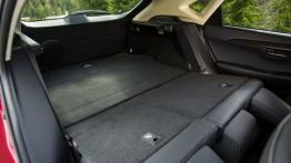 Lexus NX 300h (2015) - wersja amerykańska - tylna kanapa złożona, widok z boku