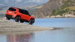 Jeep Renegade Trailhawk (2015) - wersja europejska - widok z tyłu