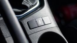 Toyota Auris II Facelifting - galeria redakcyjna - przyciski na tunelu środkowym