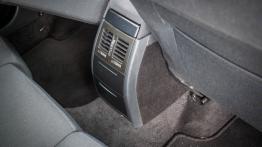 Skoda Yeti Facelifting 1.6 TDI - galeria redakcyjna - tunel środkowy z tyłu