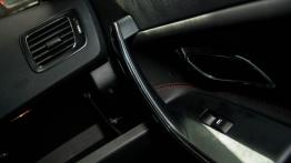 Kia ceed II GT 5d 1.6 T-GDI 204KM - galeria redakcyjna - uchwyt w drzwiach pasażera