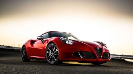 Alfa Romeo 4C (2015) - wersja amerykańska - widok z przodu