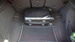 BMW Seria 1 F21 Hatchback 3d 114i 102KM - galeria redakcyjna - bagażnik, akcesoria