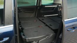 Seat Alhambra II 2.0 TDI CR 177KM - galeria redakcyjna - tylna kanapa złożona, widok z boku