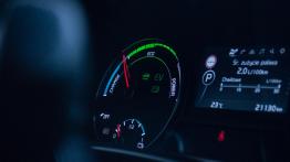 Kia Optima Kombi PHEV 2.0 GDi 205 KM - galeria redakcyjna - zestaw wskaźników