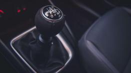 Fiat Tipo - siła prostoty - dźwignia zmiany biegów