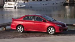 Toyota Corolla po liftingu - wersja USA - prawy bok