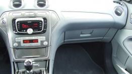 Ford Mondeo 2.5T 2007 - galeria redakcyjna - konsola środkowa