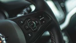 Opel Astra K - dobra, choć nie luksusowa - sterowanie w kierownicy