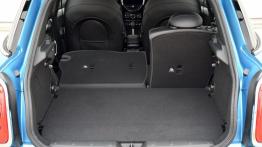 Mini Cooper SD 2014 - wersja 5-drzwiowa - tylna kanapa złożona, widok z bagażnika