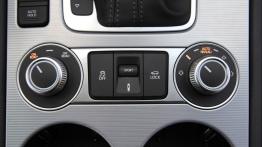Volkswagen Touareg II Facelifting - galeria redakcyjna - panel sterowania na tunelu środkowym