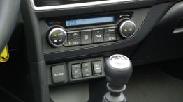 Toyota Auris II Touring Sports Valvematic 130 - galeria redakcyjna - panel sterowania wentylacją i n