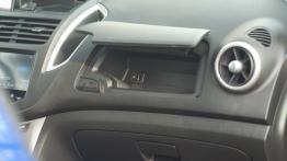 Chevrolet Trax 1.4 140KM - galeria redakcyjna - schowek przedni otwarty