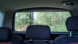 Skoda Yeti Facelifting 1.6 TDI - galeria redakcyjna - szyba tylna od wewnątrz