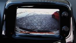 Toyota Aygo II 5d 1.0 VVT-i 69KM - galeria redakcyjna - ekran systemu multimedialnego