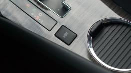 Toyota Avensis III Wagon Facelifting - galeria redakcyjna - tunel środkowy między fotelami