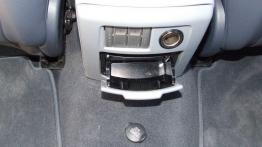 Ford Mondeo IV Hatchback 2.0 Duratec 145KM - galeria redakcyjna - popielniczka z tyłu