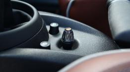 Mini Paceman Hatchback 3d 2.0 D 143KM - galeria redakcyjna - tunel środkowy między fotelami