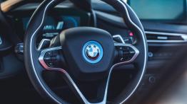 BMW i8 - galeria redakcyjna - kierownica