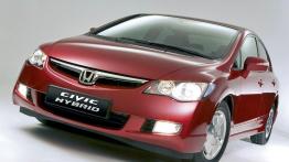 Honda Civic Hybryda - przód - reflektory włączone