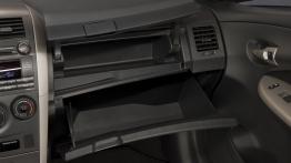 Toyota Corolla po liftingu - wersja USA - schowek po stronie pasażera