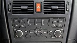 Nissan Almera - konsola środkowa