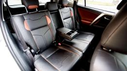 Toyota RAV4 2.0 Valvematic 152 KM - galeria redakcyjna - widok ogólny wnętrza