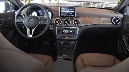 Mercedes GLA 250 4Matic 211 KM - galeria redakcyjna - pełny panel przedni