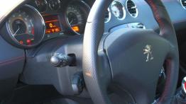 Peugeot RCZ R Facelifting 1.6 THP - galeria redakcyjna - manetki sterujące pod kierownicą