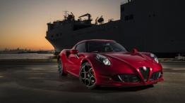 Alfa Romeo 4C (2015) - wersja amerykańska - widok z przodu