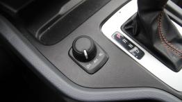 Ford Ranger V Podwójna kabina 3.2 Duratorq TDCI 200KM - galeria redakcyjna - panel sterowania napęde