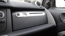 Smart fortwo electric drive - galeria redakcyjna - schowek przedni zamknięty