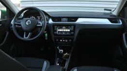 Skoda Rapid Spaceback 1.0 TSI 110 KM - galeria redakcyjna - pełny panel przedni