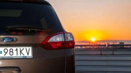 Ford Grand C-Max (2016) - galeria redakcyjna - prawy tylny reflektor - wy??czony