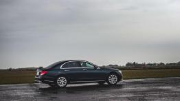 Mercedes na torze w Bednarach - prezentacja dynamiczna