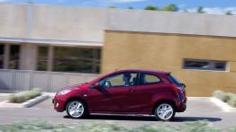 Mazda 2 Facelifting - wersja 3-drzwiowa - lewy bok