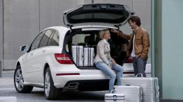 Mercedes klasy R 2011 - wersja przedłużona - tył - bagażnik otwarty