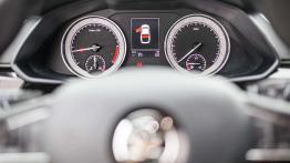 Skoda Superb Laurin & Klement 2.0 TDI 150 KM - galeria redakcyjna - zestaw wskaźników