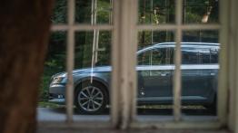 Skoda Superb Combi 2.0 TDI 190 KM - galeria redakcyjna - lewy bok