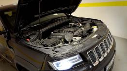 Jeep Grand Cherokee Facelifting SRT8 - galeria redakcyjna - maska otwarta