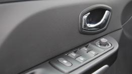 Renault Clio IV RS Turbo 200KM - galeria redakcyjna - sterowanie w drzwiach