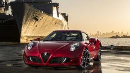 Alfa Romeo 4C (2015) - wersja amerykańska - widok z przodu