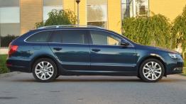 Skoda Superb II Kombi Facelifting - galeria redakcyjna - prawy bok