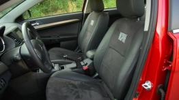 Mitsubishi Lancer IX Sportback 1.6 MIVEC 117KM - galeria redakcyjna 2 - widok ogólny wnętrza z przod