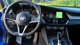 Alfa Romeo Giulia Veloce 2.0 TBi 280 KM - galeria redakcyjna - widok ogólny wn?trza z przodu