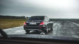 Mercedes na torze w Bednarach - prezentacja dynamiczna