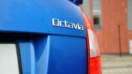 Skoda Octavia RS z zewnątrz - emblemat